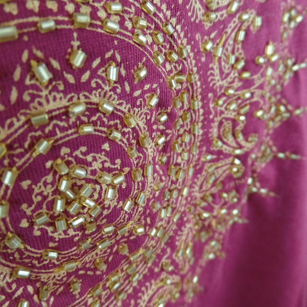 Embroidered beaded mandala 100% cotton cranberry t-shirt size small/medium - Picture 2 of 6